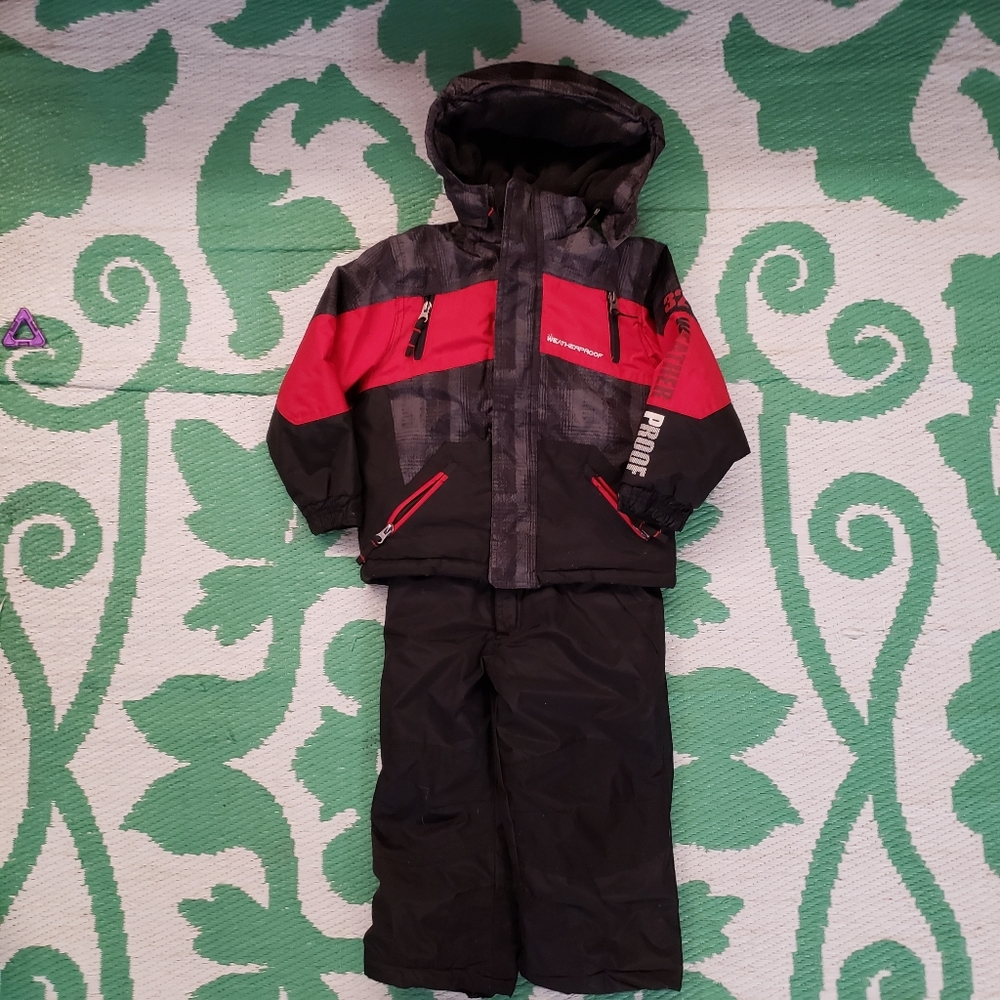 Weatherproof 2-piece snow pants and jacket set.